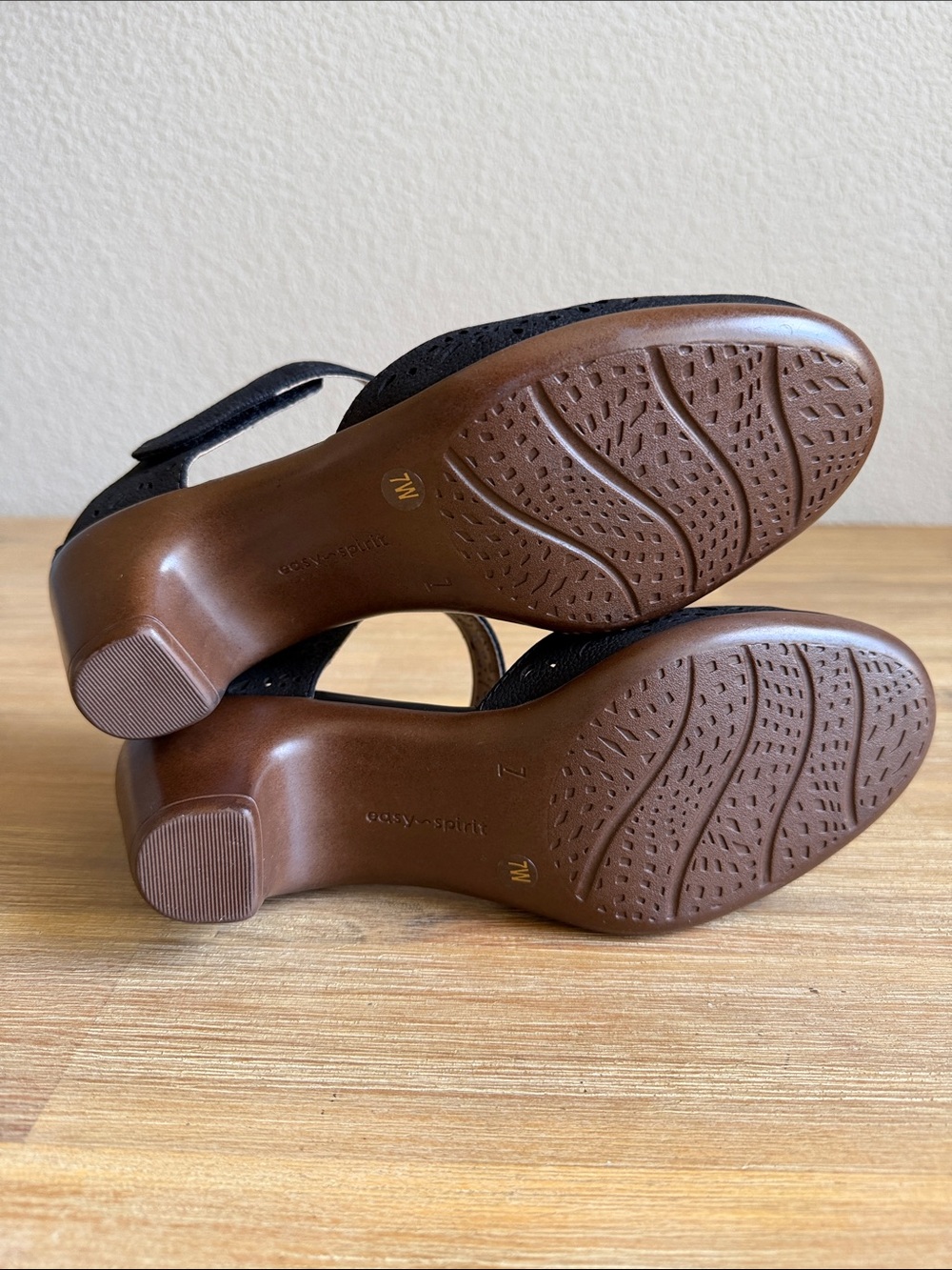 Easy Spirit Women's Cindie Mary Jane heels in black with laser-cut detailing 7 - Picture 9 of 10